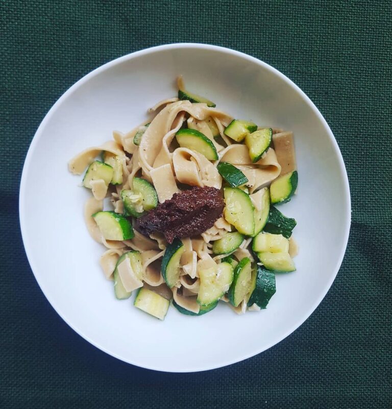 Tagliatelles aux courgettes et à la tapenade