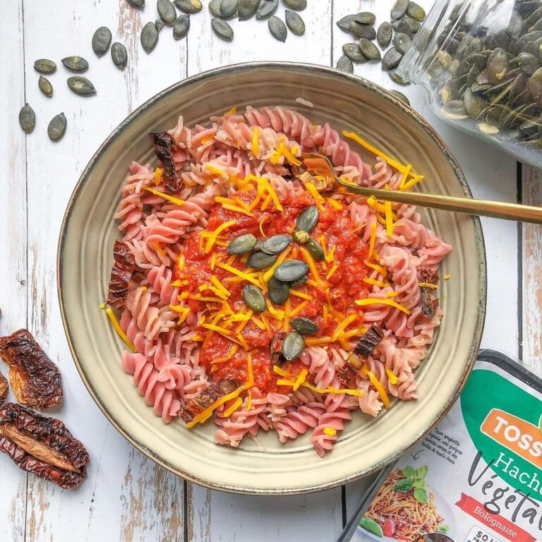 Pâtes à la betterave à la bolognaise