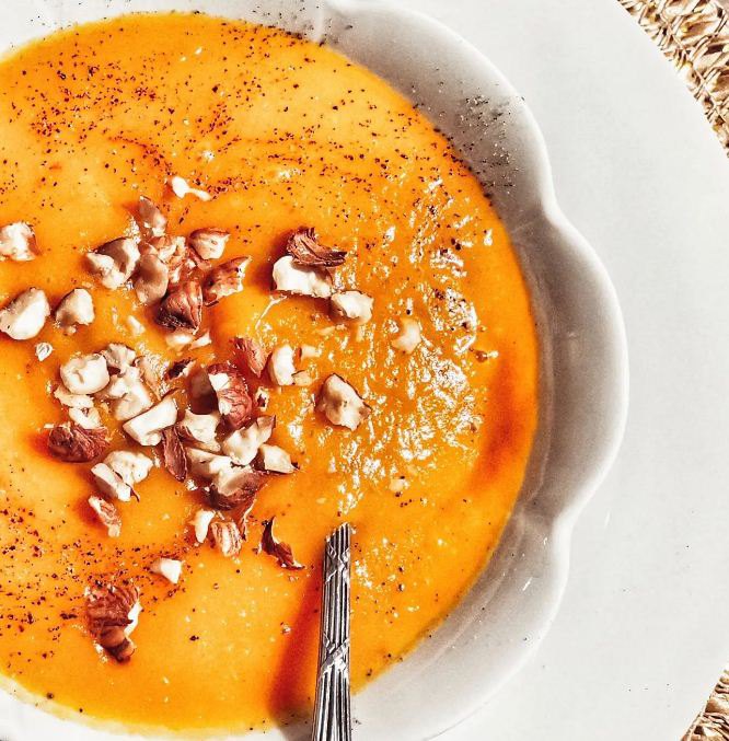 Velouté de potimarron rôti aux noisettes grillées