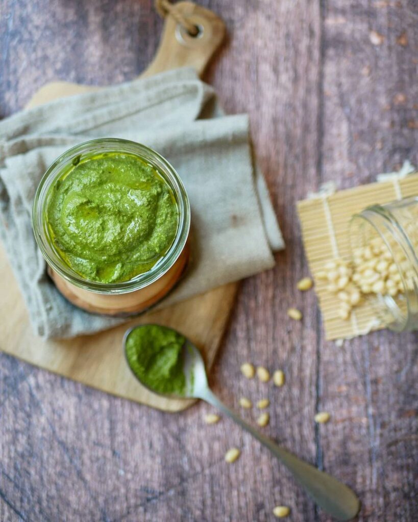 Pesto mi basilic mi blettes