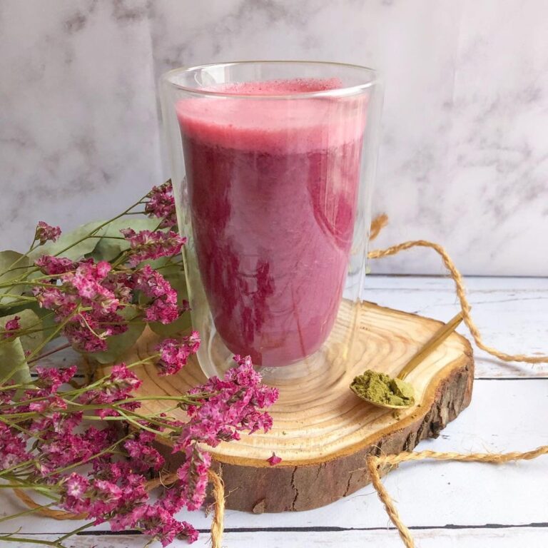 Smoothie protéiné à la betterave et au lait d&rsquo;amandes