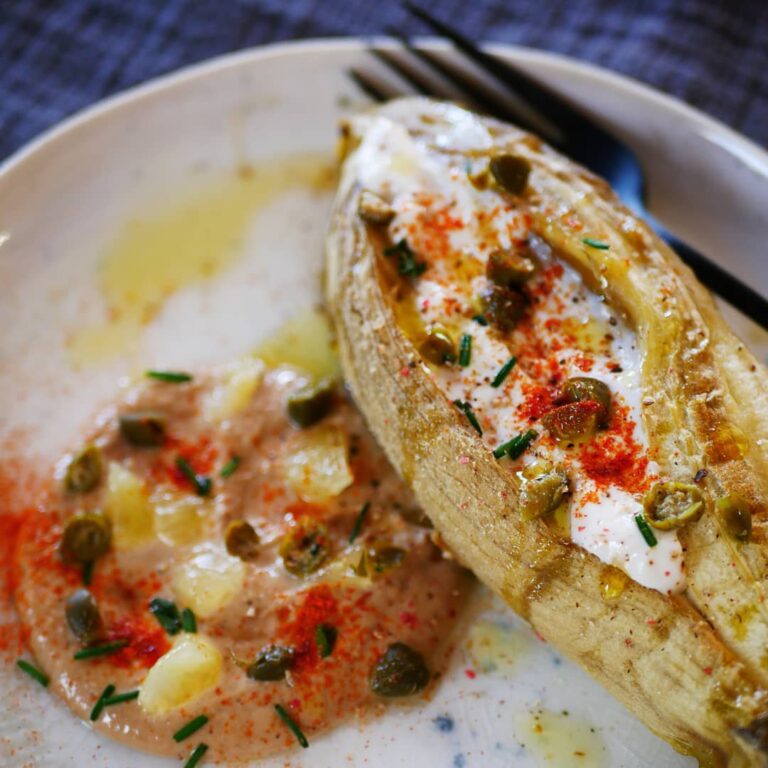 Aubergines aillées et sauce citron-gingembre