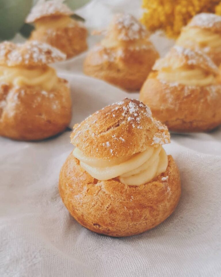 Petits choux à la crème à la vanille