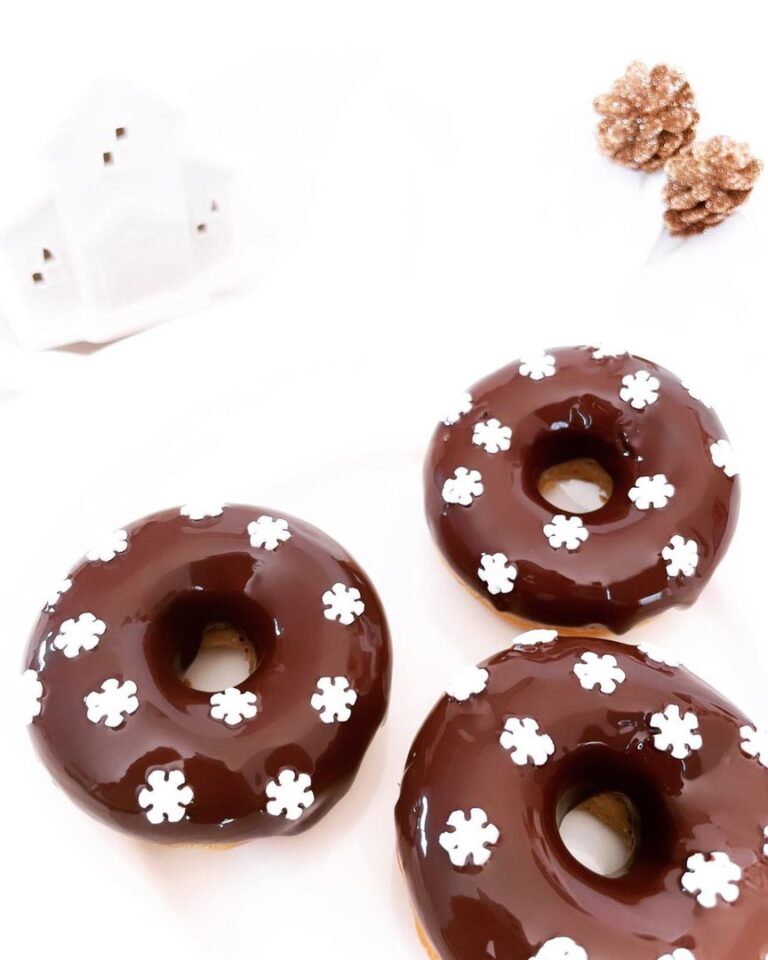 Donuts au chocolat noir et à la banane