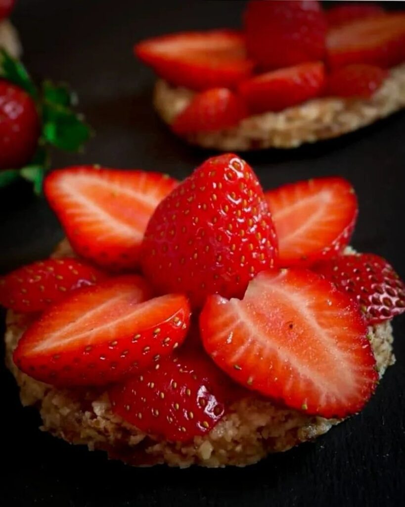 Tartelettes aux fraises et amandes sans cuisson