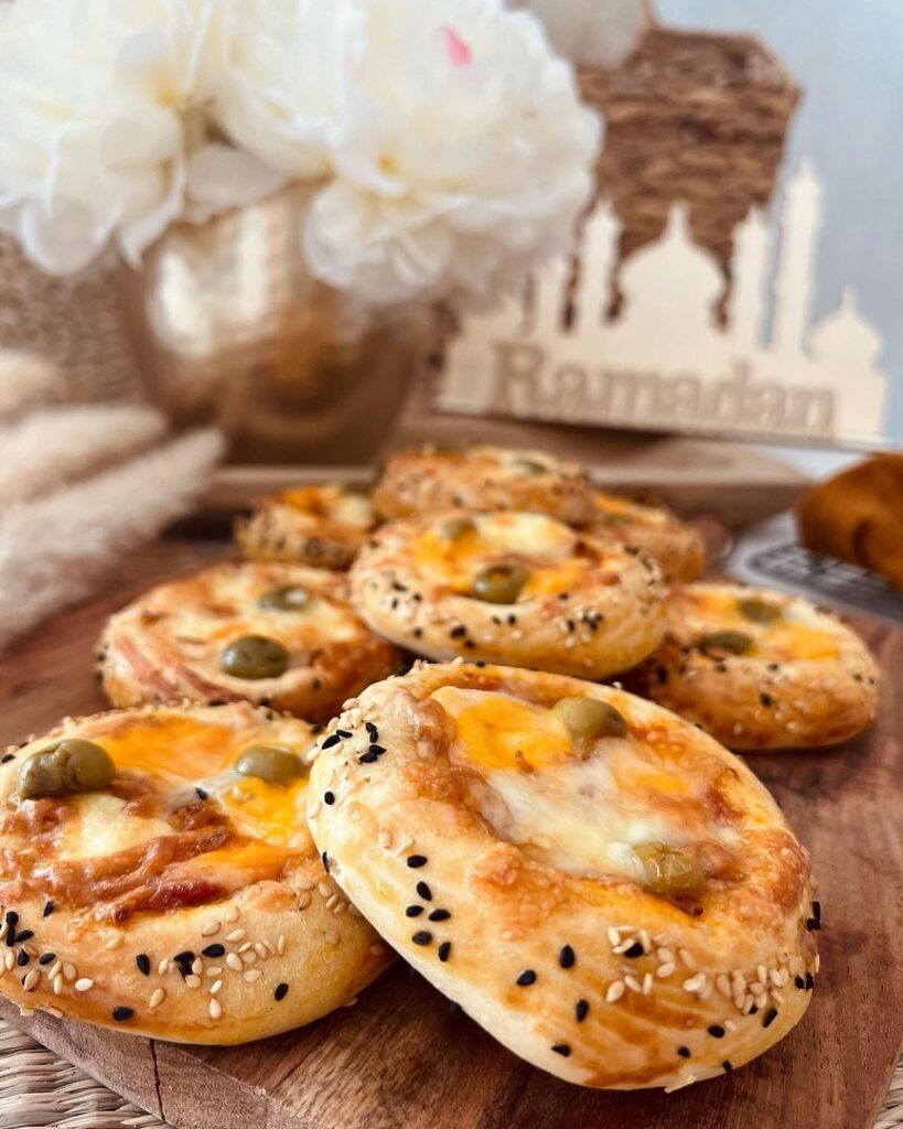 Mini-pizzas à la tomate et au fromage