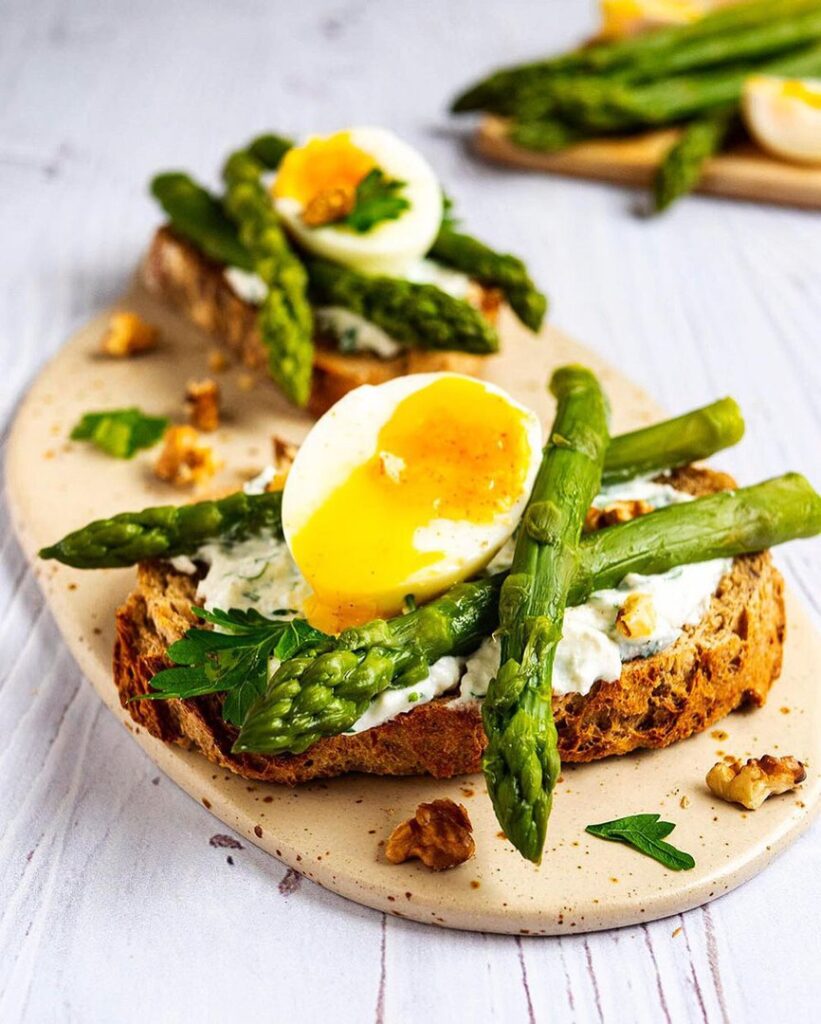 Tartines -asperges -œuf mollet