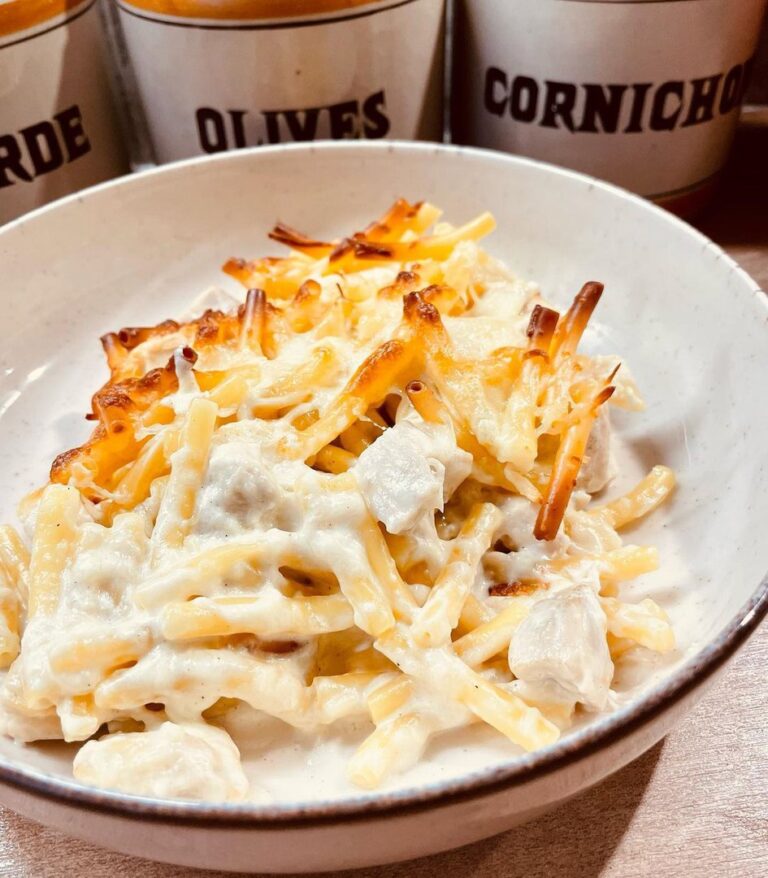 Gratin de macaroni à l’emmental mozzarella et au poulet