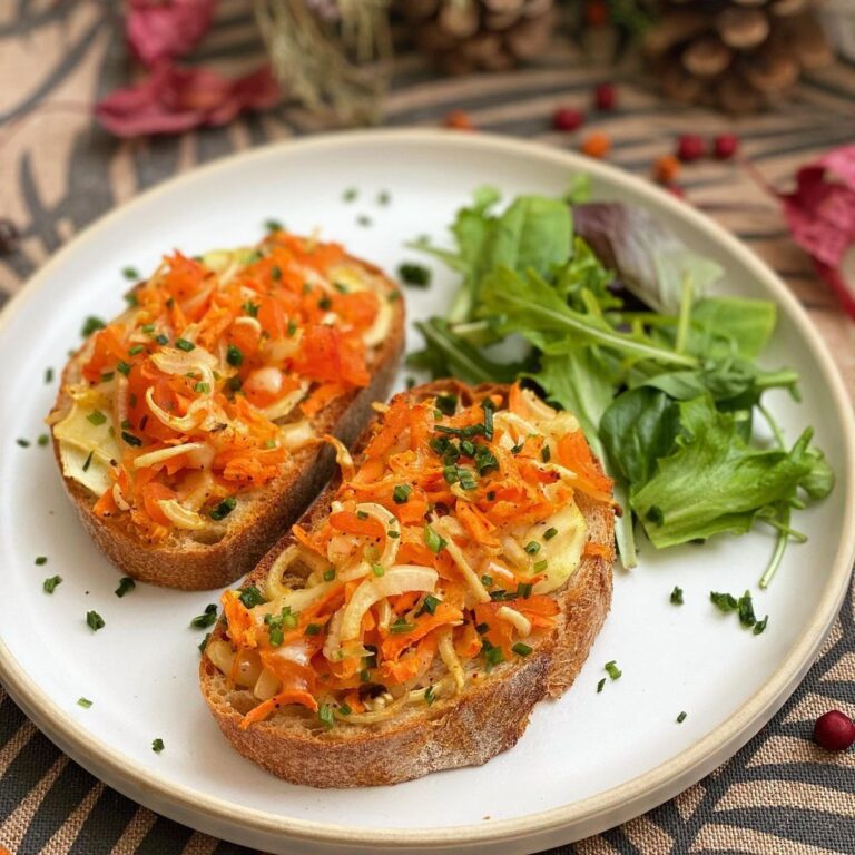 Tartines de courgette et carotte râpées