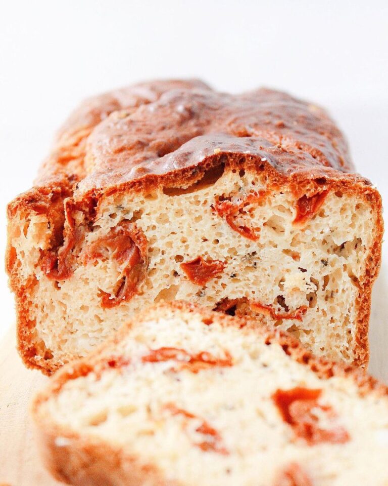 Cake salé aux tomates séchées et fêta
