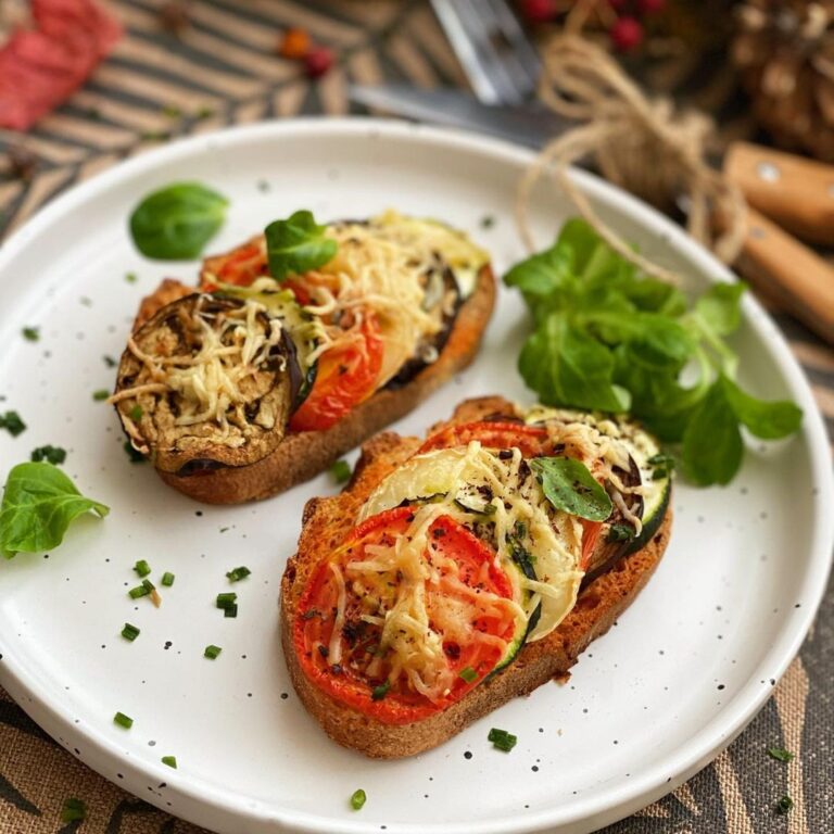 Toasts courgette et aubergine au fromage
