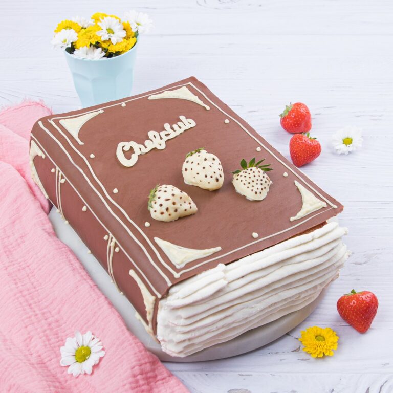Charlotte aux fraises en forme de livre