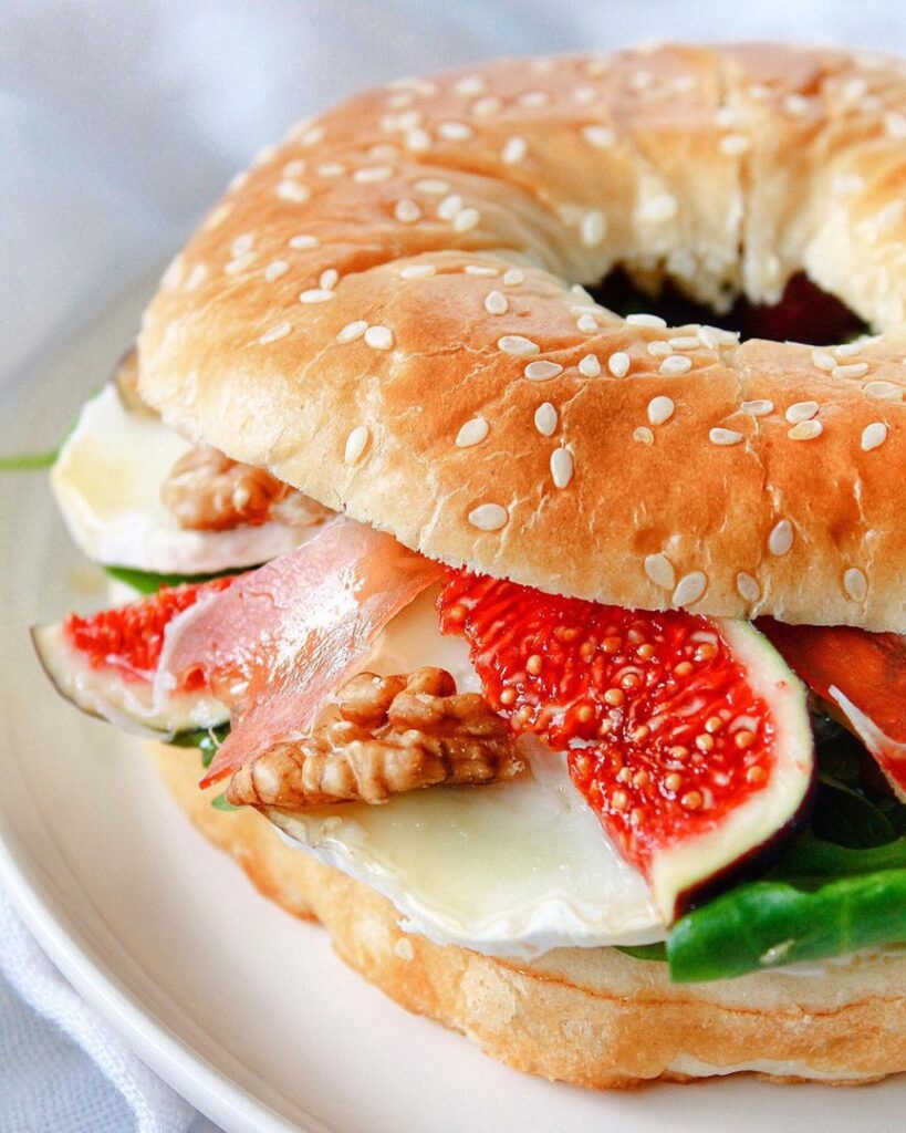 Bagel figue, noix et chèvre