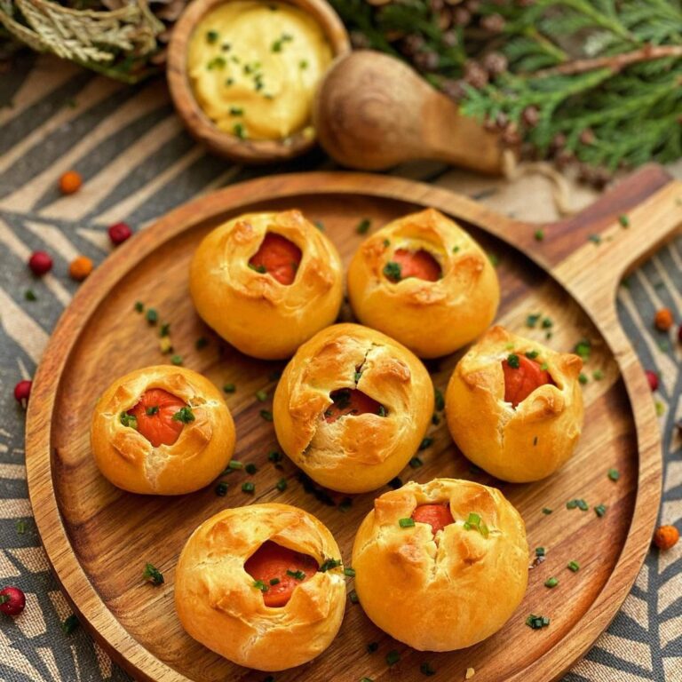 Boules de pâte feuilletées aux saucisses