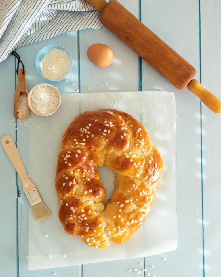 Brioche tressée aux perles de sucre