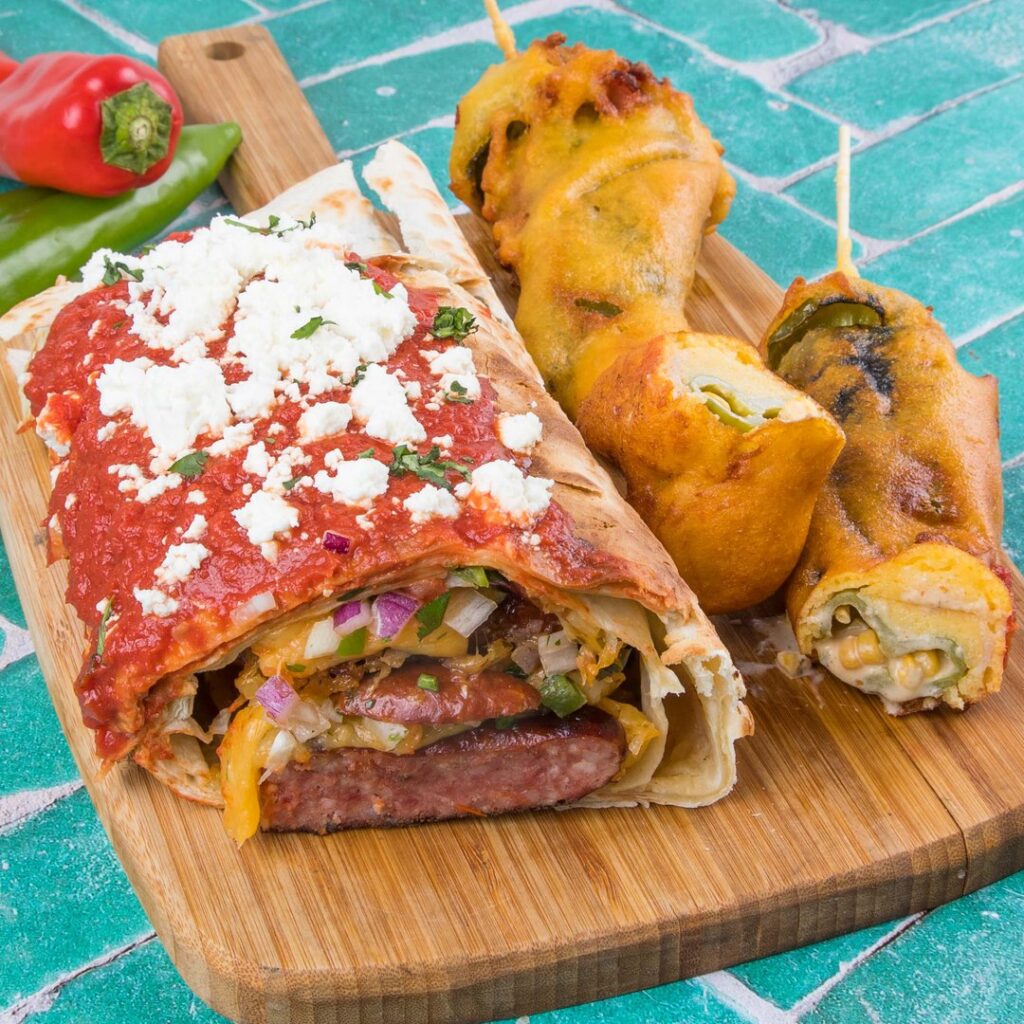 Enchilada y pimientos fritos.