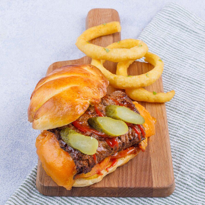 Hambúrguer de queijo & fritas em espiral