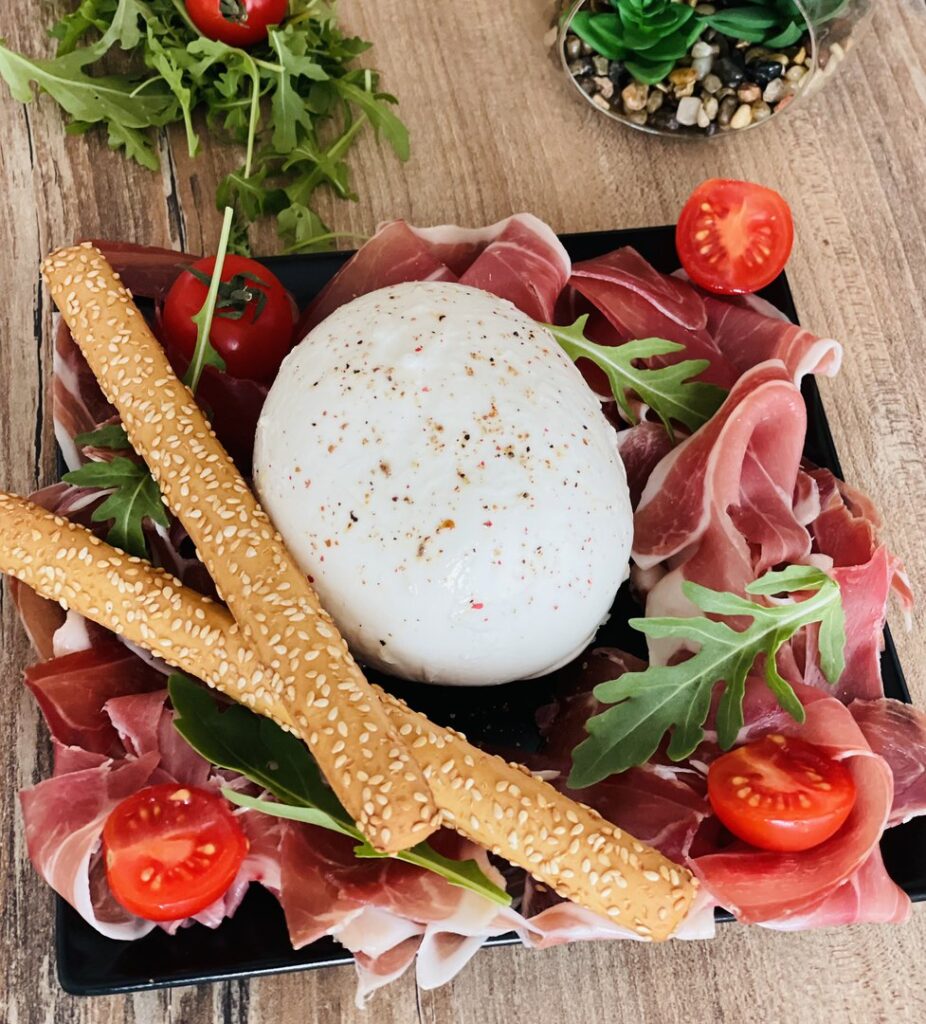 Salade italienne burrata jambon pesto