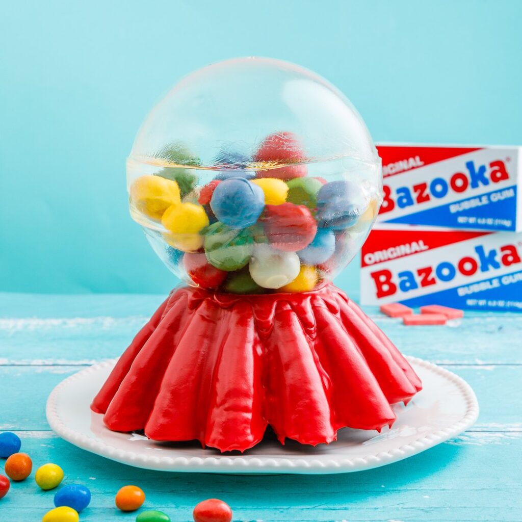 ¡El pastel y su bola de azúcar gigante!