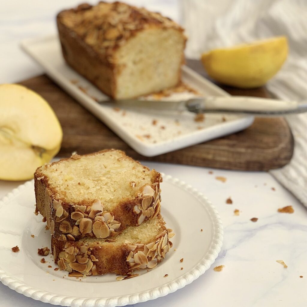 Cake au yaourt, pommes et amandes