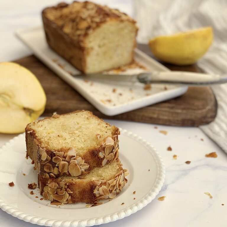 Cake au yaourt, pommes et amandes