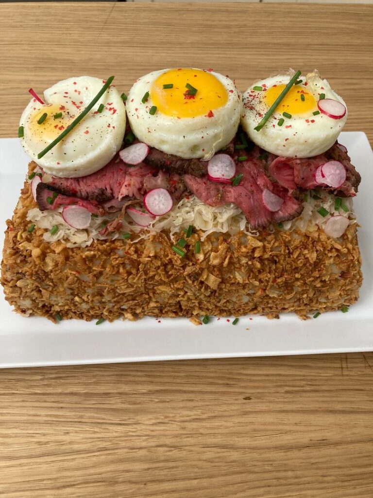 Plato de carne con huevo!