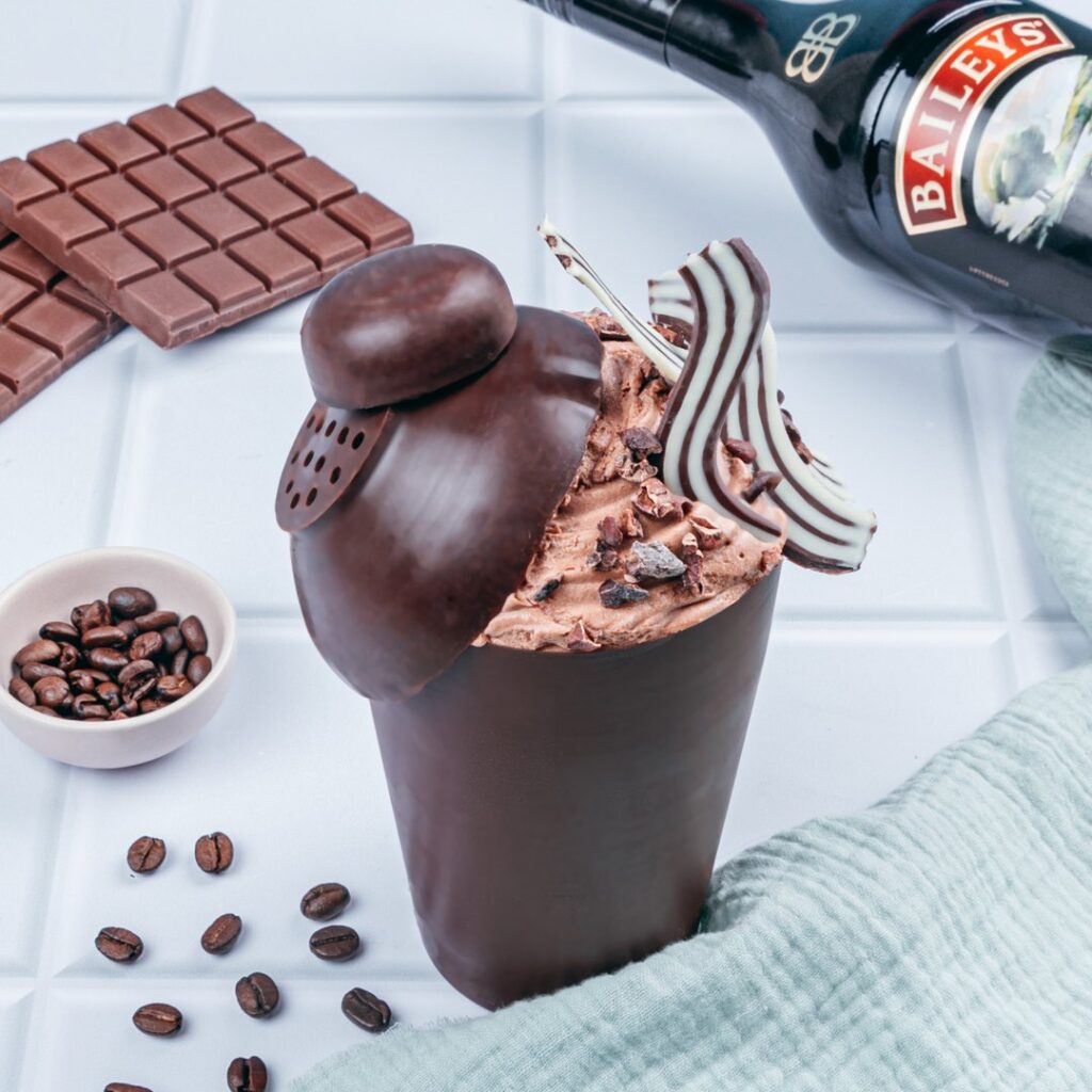 Mousse no copinho de chocolate