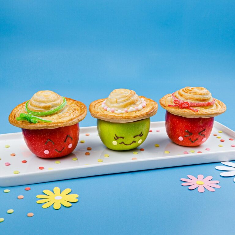 Salade de fruits et chapeau feuilleté