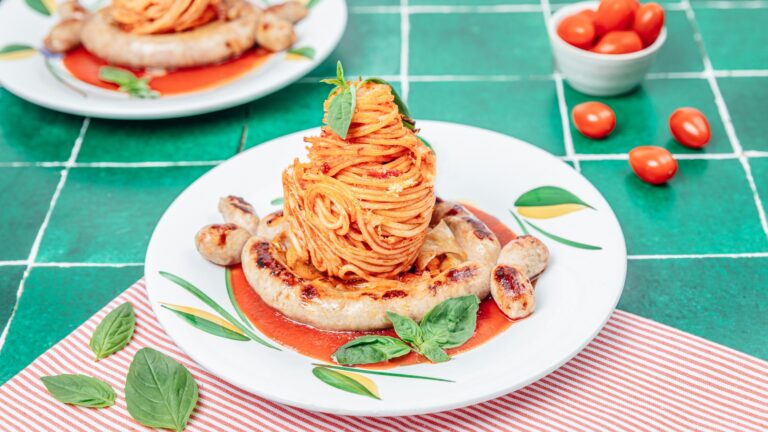 Macarrão com molho de tomate & linguiça