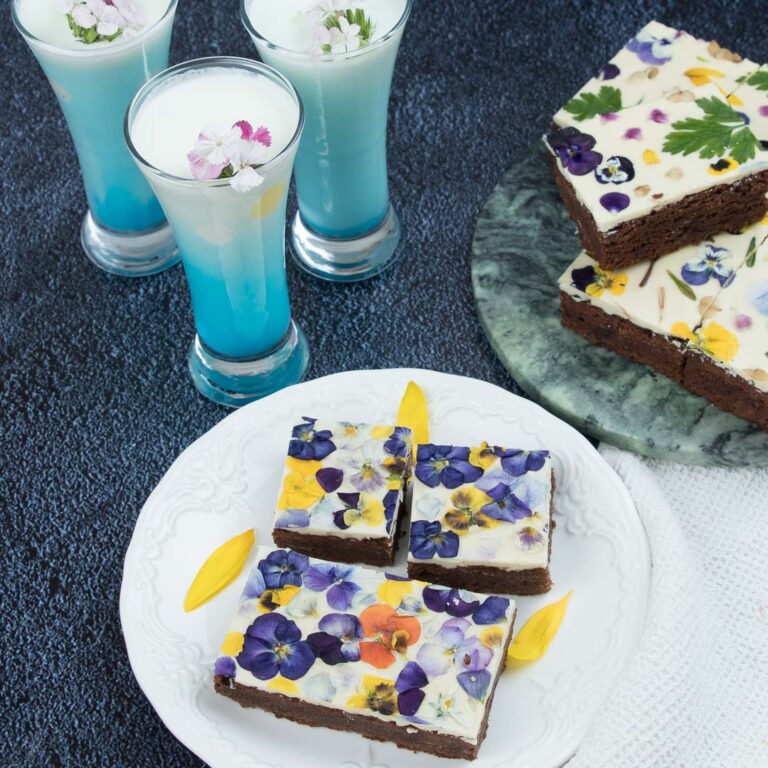 Brownie floreado y cóctel  colorido!