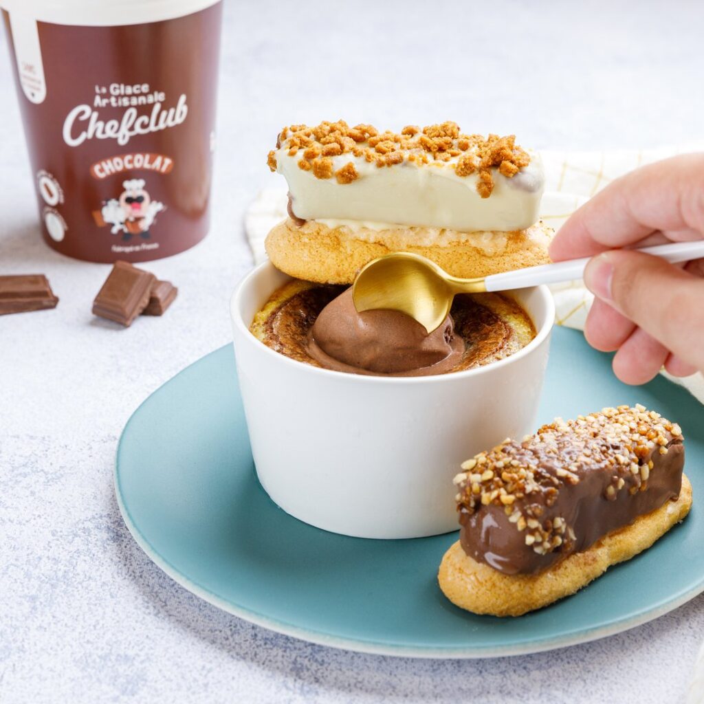 Bolo no pote com picolé de chocolate