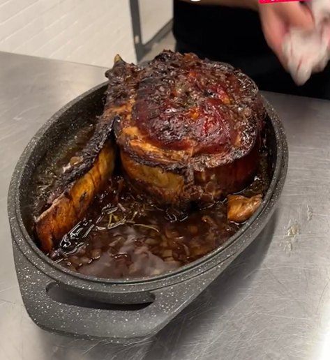 ¡Carne al horno y patatas fritas!