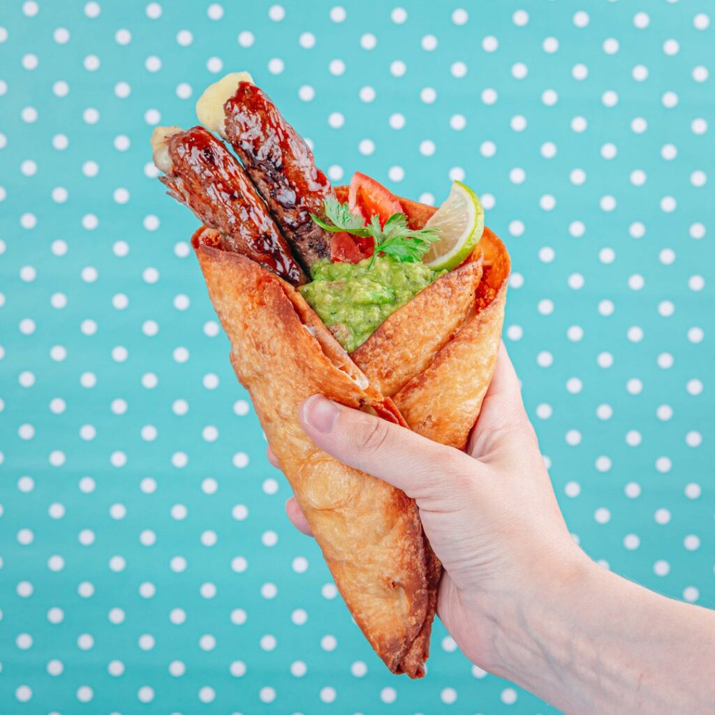 Cone de carne com queijo mexicano