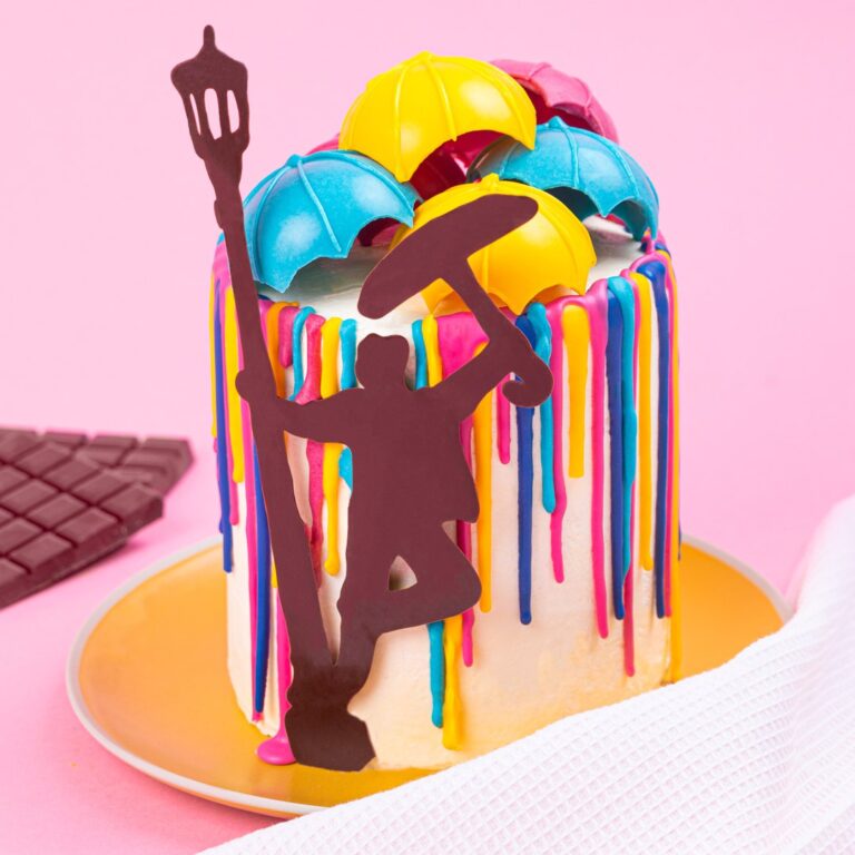 ¡Pastel cantando bajo la lluvia!