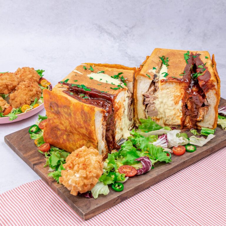 Pão com carne ao cubo