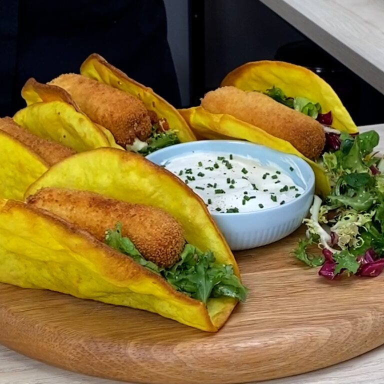 Crepe de frango à cordon bleu