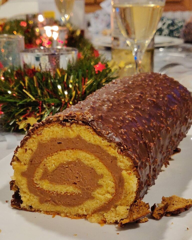 Bûche de Noël roulée au chocolat noisette