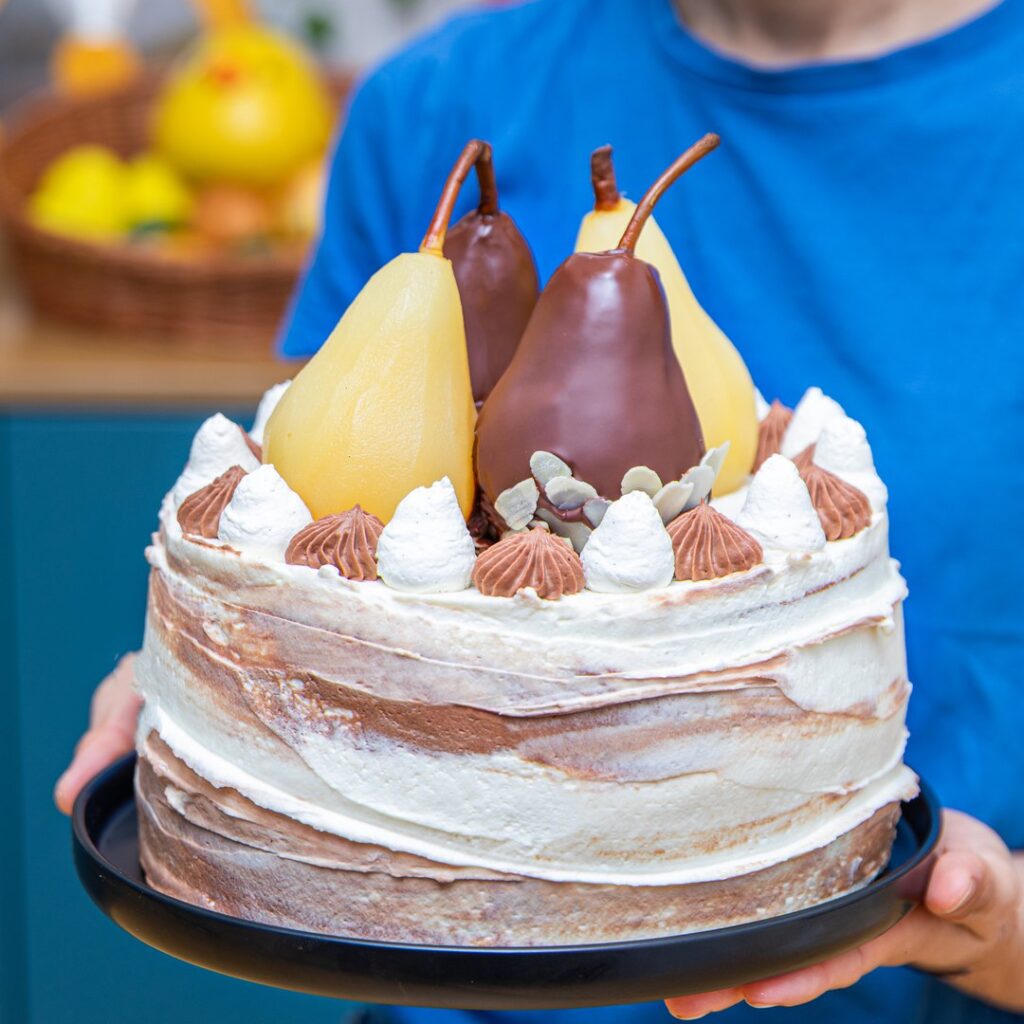 Bolo de aniversário com peras