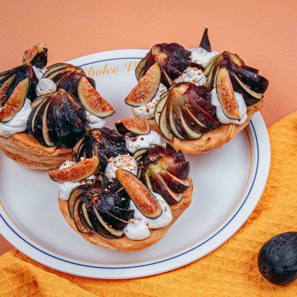 Tortinha de figos com creme de amêndoas