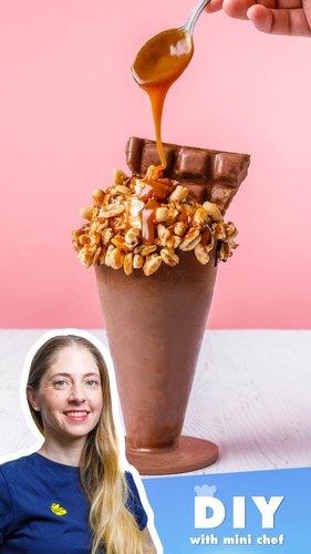 Big Snickers Sundae
